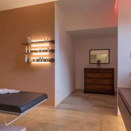 Anna Elisa 8, Emma 别墅