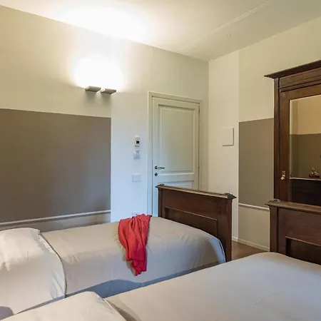 别墅 Anna Elisa 8, Emma 贝瓦尼亚