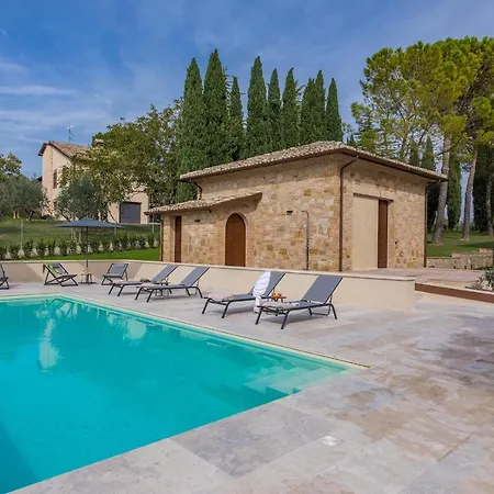 别墅 Anna Elisa 8, Emma 贝瓦尼亚