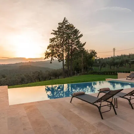 别墅 Anna Elisa 8, Emma 贝瓦尼亚