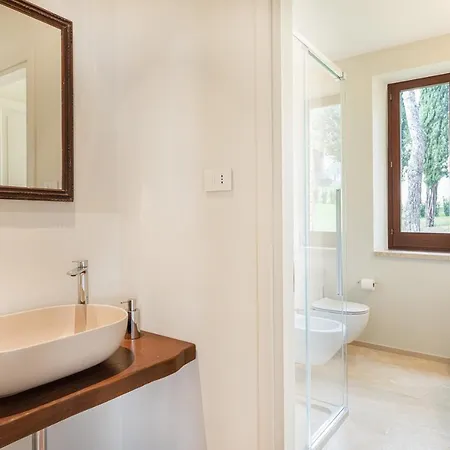 Anna Elisa 8, Emma Villa Bevagna