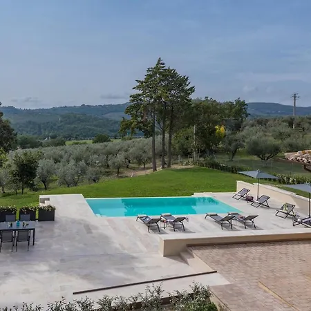 Villa Anna Elisa 8, Emma Bevagna