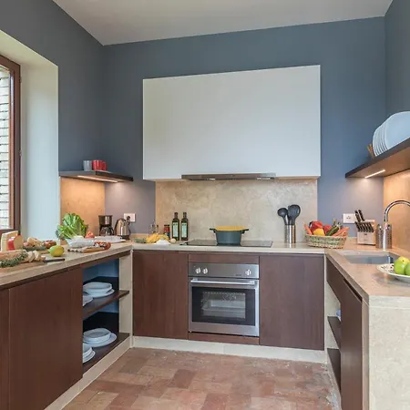 Anna Elisa 8, Emma 贝瓦尼亚