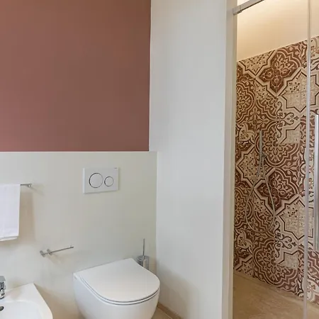 别墅 Anna Elisa 8, Emma *