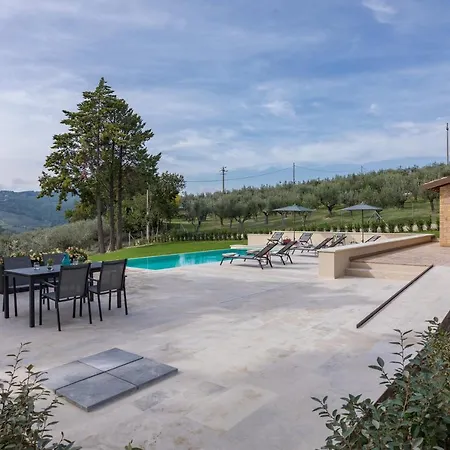 Villa Anna Elisa 8, Emma Bevagna